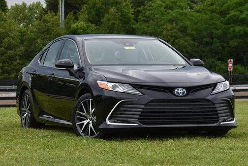 2022 Toyota Camry Hybrid XLE