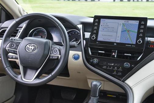 2022 Toyota Camry Hybrid XLE
