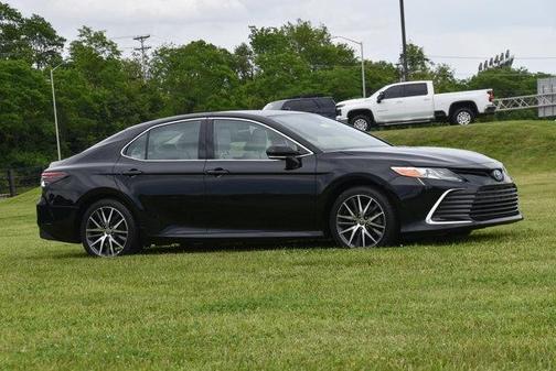 2022 Toyota Camry Hybrid XLE