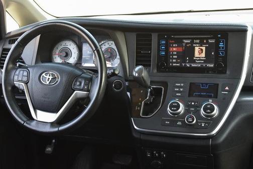 2017 Toyota Sienna SE
