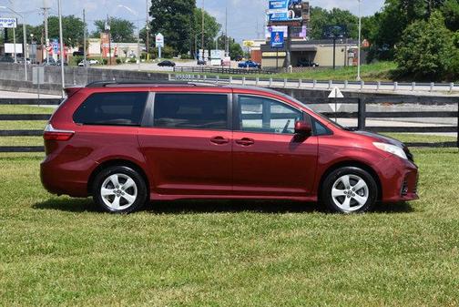 2020 Toyota Sienna LE
