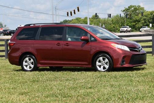 2020 Toyota Sienna LE