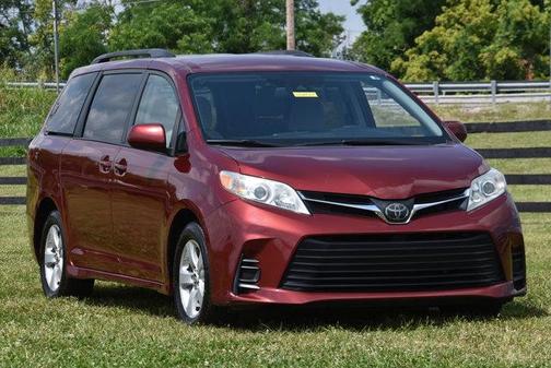 2020 Toyota Sienna LE