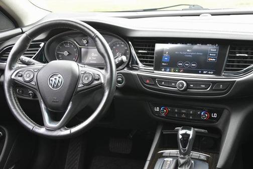 2018 Buick Regal TourX Essence