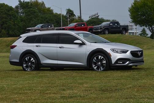 2018 Buick Regal TourX Essence