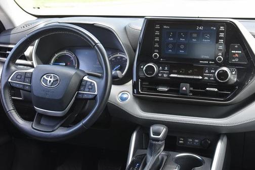 2022 Toyota Highlander Hybrid XLE