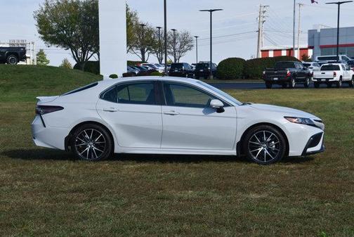 2024 Toyota Camry Hybrid SE