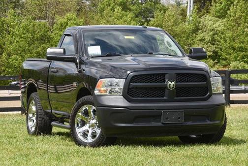 Brilliant Black Crystal Pearlcoat 2016 RAM 1500 Tradesman/Express