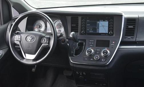 2018 Toyota Sienna SE Premium