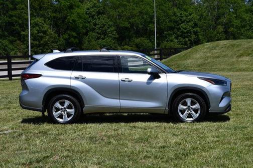 Celestial Silver Metallic 2021 Toyota Highlander LE