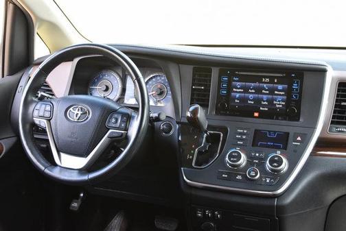 2016 Toyota Sienna Limited