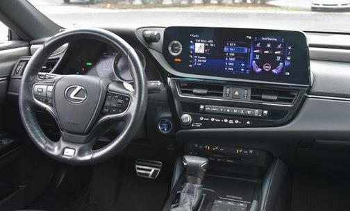 2022 Lexus ES 300h F SPORT