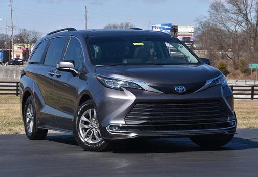 2021 Toyota Sienna XLE 7 Passenger