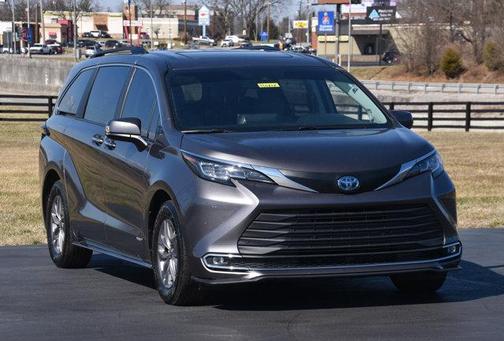 2021 Toyota Sienna XLE 7 Passenger