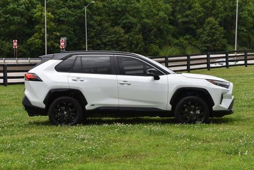 2024 Toyota RAV4 Hybrid SE