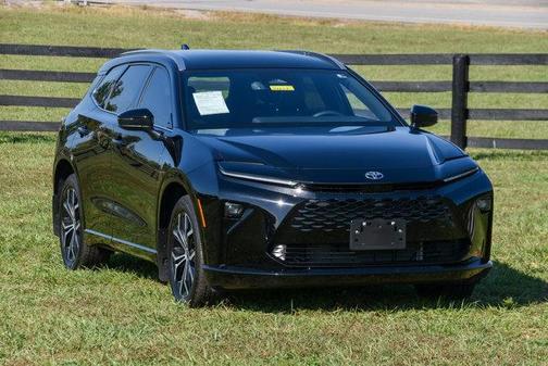 2025 Toyota Crown Signia XLE