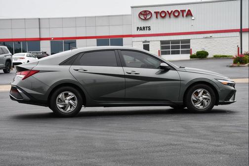 Amazon Gray 2024 Hyundai ELANTRA SE
