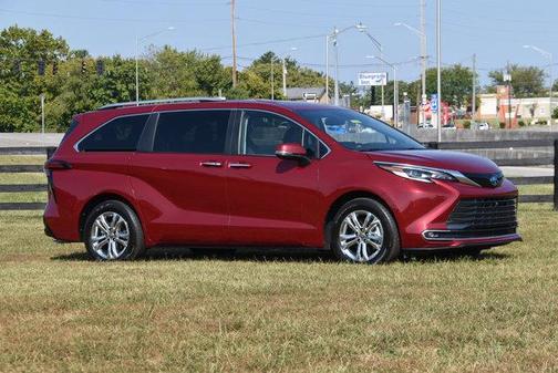 2023 Toyota Sienna Platinum 7 Passenger