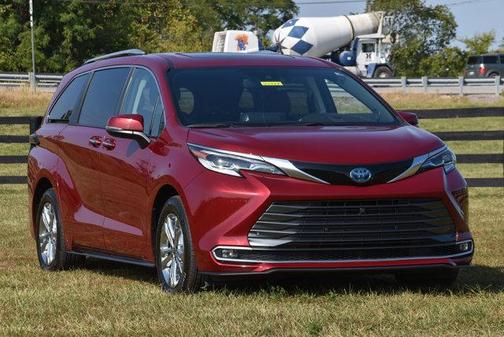 2023 Toyota Sienna Platinum 7 Passenger