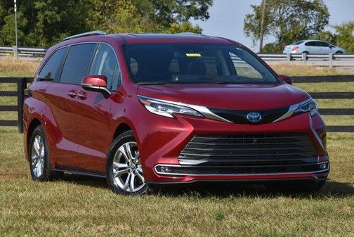 2023 Toyota Sienna Platinum 7 Passenger