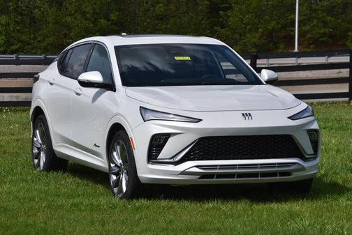 White Frost Tricoat 2025 Buick Envista Avenir FWD