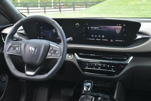 White Frost Tricoat 2025 Buick Envista Avenir FWD