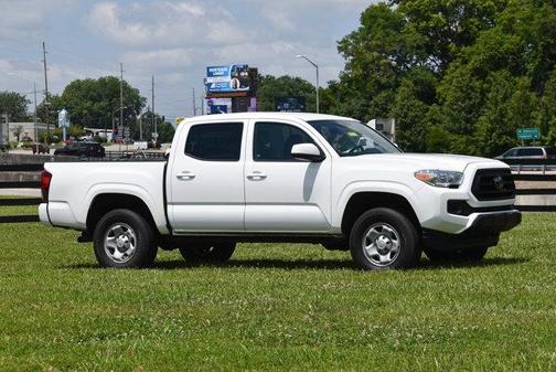 2022 Toyota Tacoma SR
