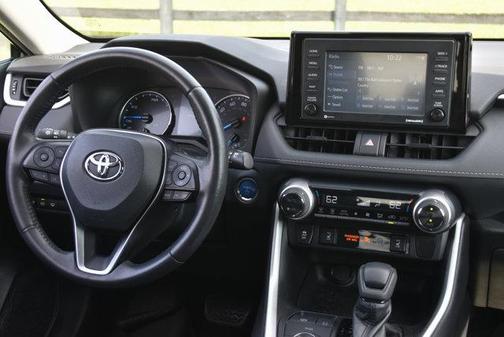 2020 Toyota RAV4 Hybrid XLE