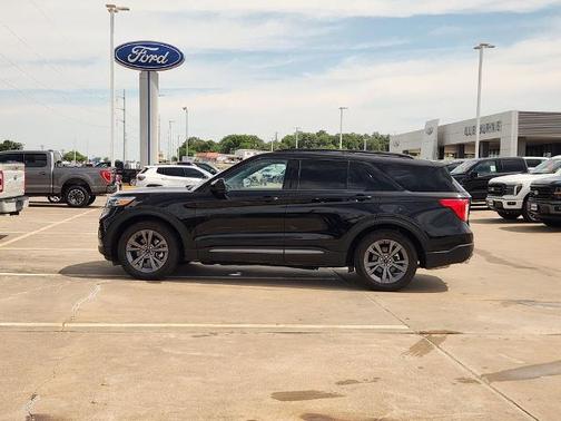 AGATE BLACK METALLIC 2024 Ford Explorer XLT