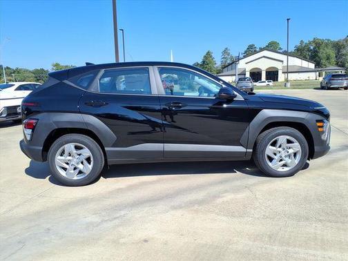 Abyss Black Pearl 2026 Hyundai KONA SE