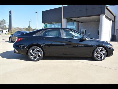 Abyss Black 2025 Hyundai ELANTRA SEL