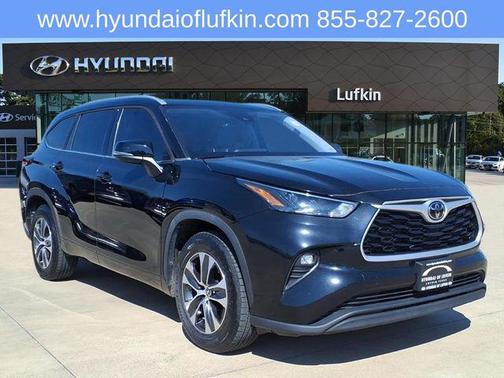 Midnight Black Metallic 2022 Toyota Highlander XLE