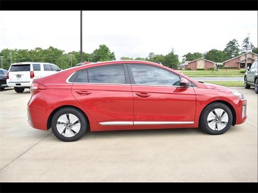 2022 Hyundai IONIQ Hybrid SE