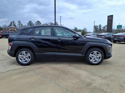 Abyss Black Pearl 2026 Hyundai KONA SE