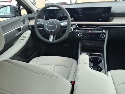 2026 Hyundai SONATA Hybrid Base