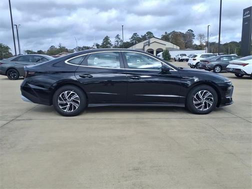 2026 Hyundai SONATA Hybrid Base