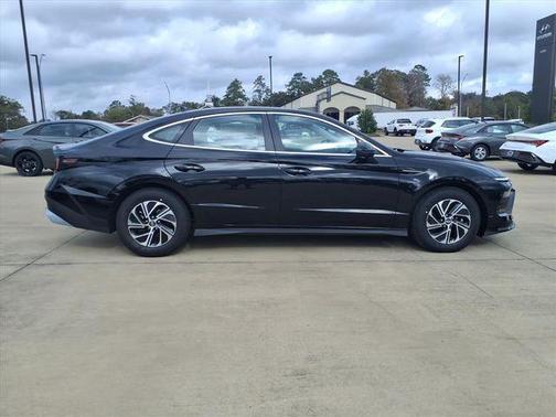 2026 Hyundai SONATA Hybrid Base