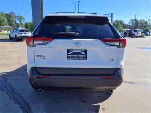 2020 Toyota RAV4 LE