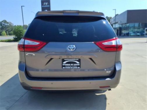 2018 Toyota Sienna XLE