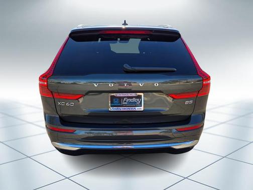 2022 Volvo XC60 B5 Inscription