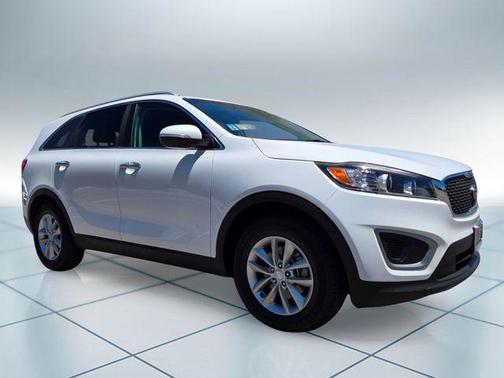 Snow White Pearl 2016 Kia Sorento LX