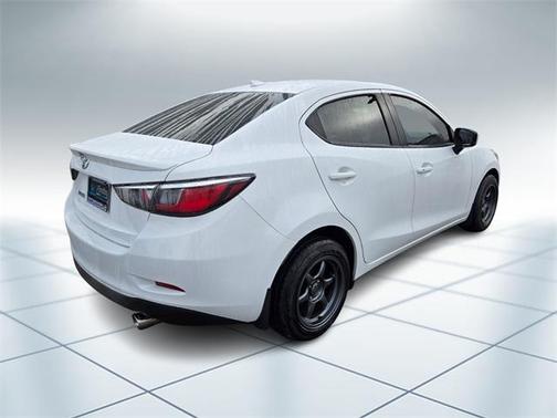 2019 Toyota Yaris Sedan LE