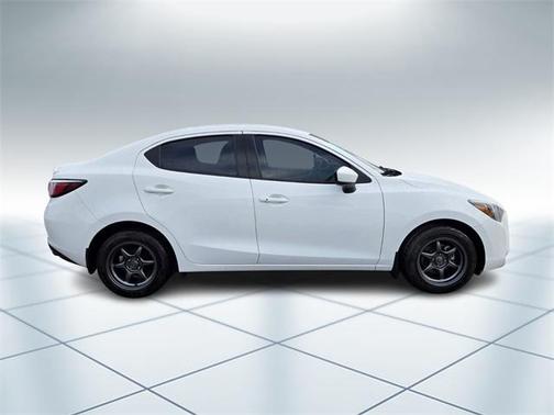 2019 Toyota Yaris Sedan LE