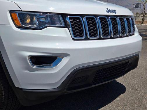Bright White Clearcoat 2021 Jeep Grand Cherokee Laredo X