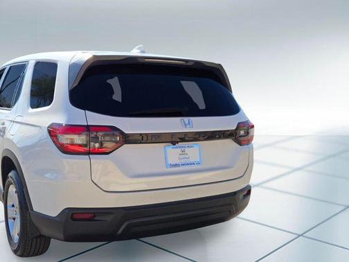 Platinum White Pearl 2023 Honda Pilot LX