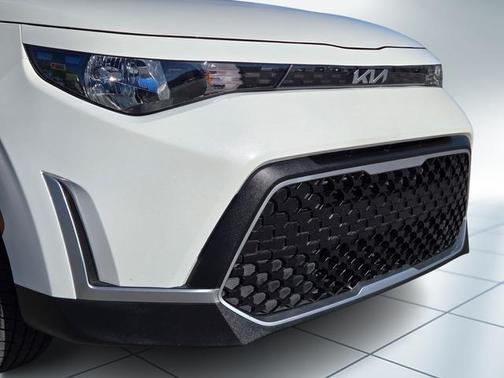 Snow White Pearl 2023 Kia Soul LX