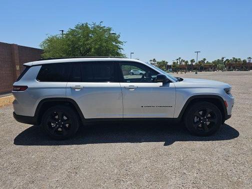 Silver Zynith 2023 Jeep Grand Cherokee L Laredo