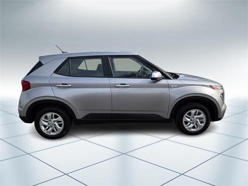2024 Hyundai VENUE SE