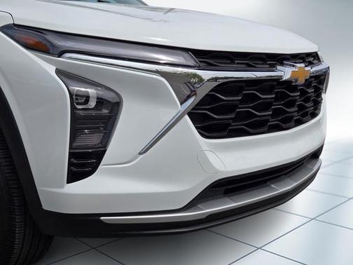 Summit White 2024 Chevrolet Trax LT