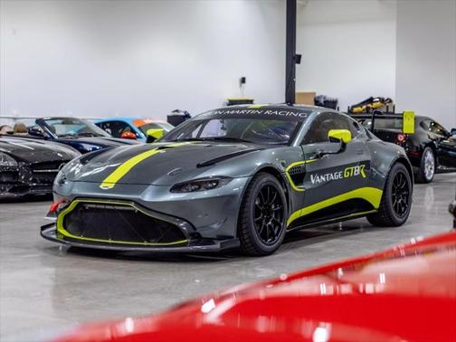 2022 Aston Martin Vantage GT8R